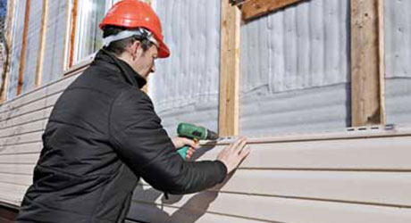 Why Do You Need To Replace Old Siding? 5 Big Defective Signs